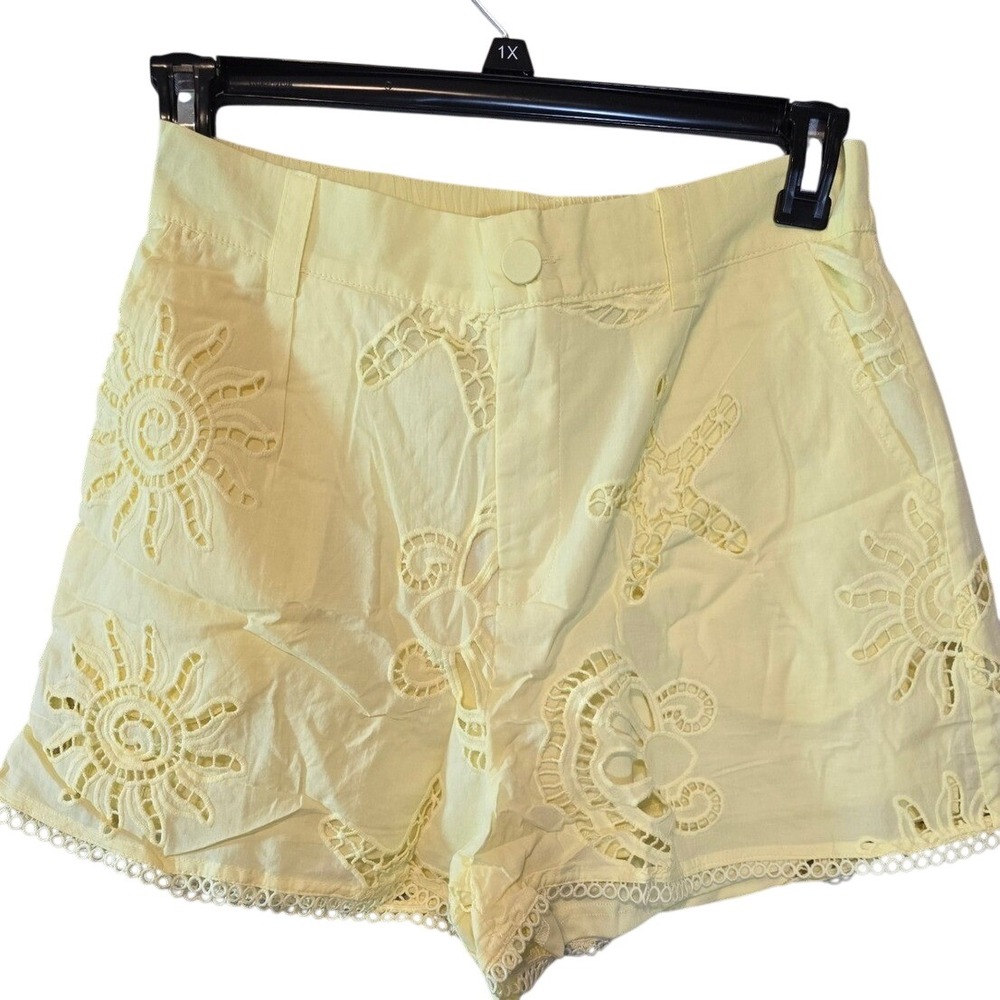 Entro Yellow Eyelet Sun Starfish Scalloped Hem Shorts Size Small NWT